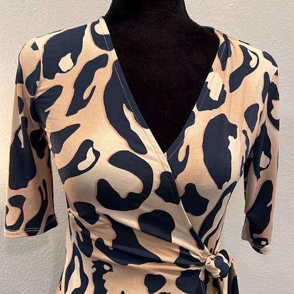 Wrap dress - Picture 2 of 2